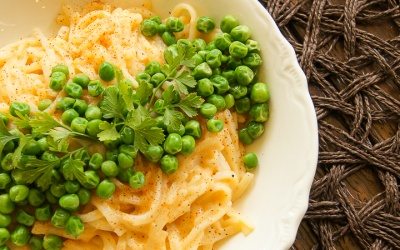Cheesy Noodles and Peas